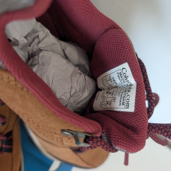 Columbia Women n's Tan and Black Athletic Shoes - Picture 7 of 7